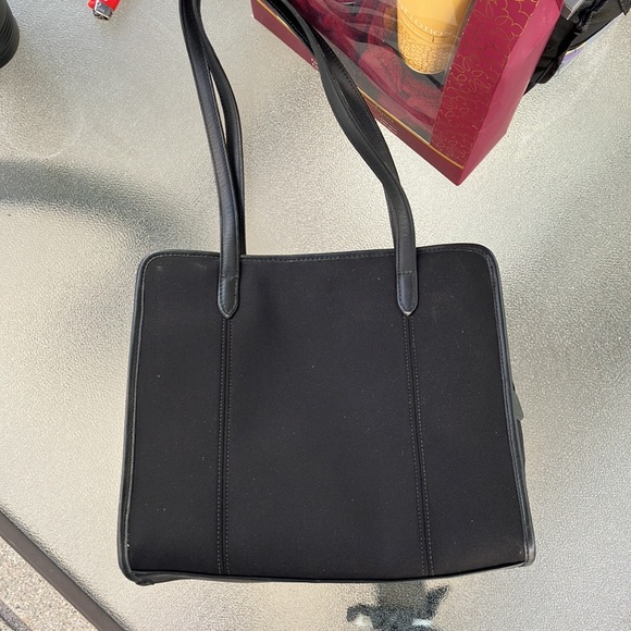 Worn once coach bag basically brand new - Picture 2 of 4